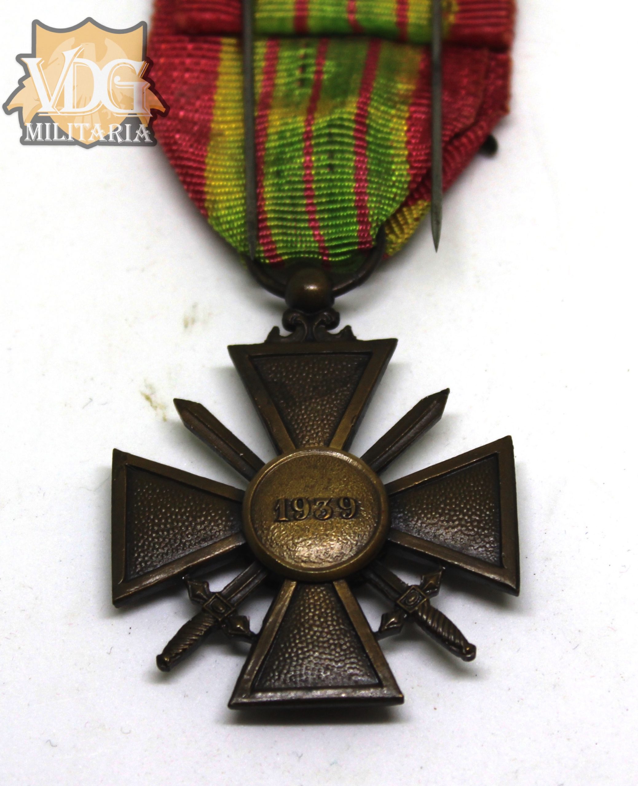 WW2 French Croix de guerre 1939–1945 Medal - Image 3