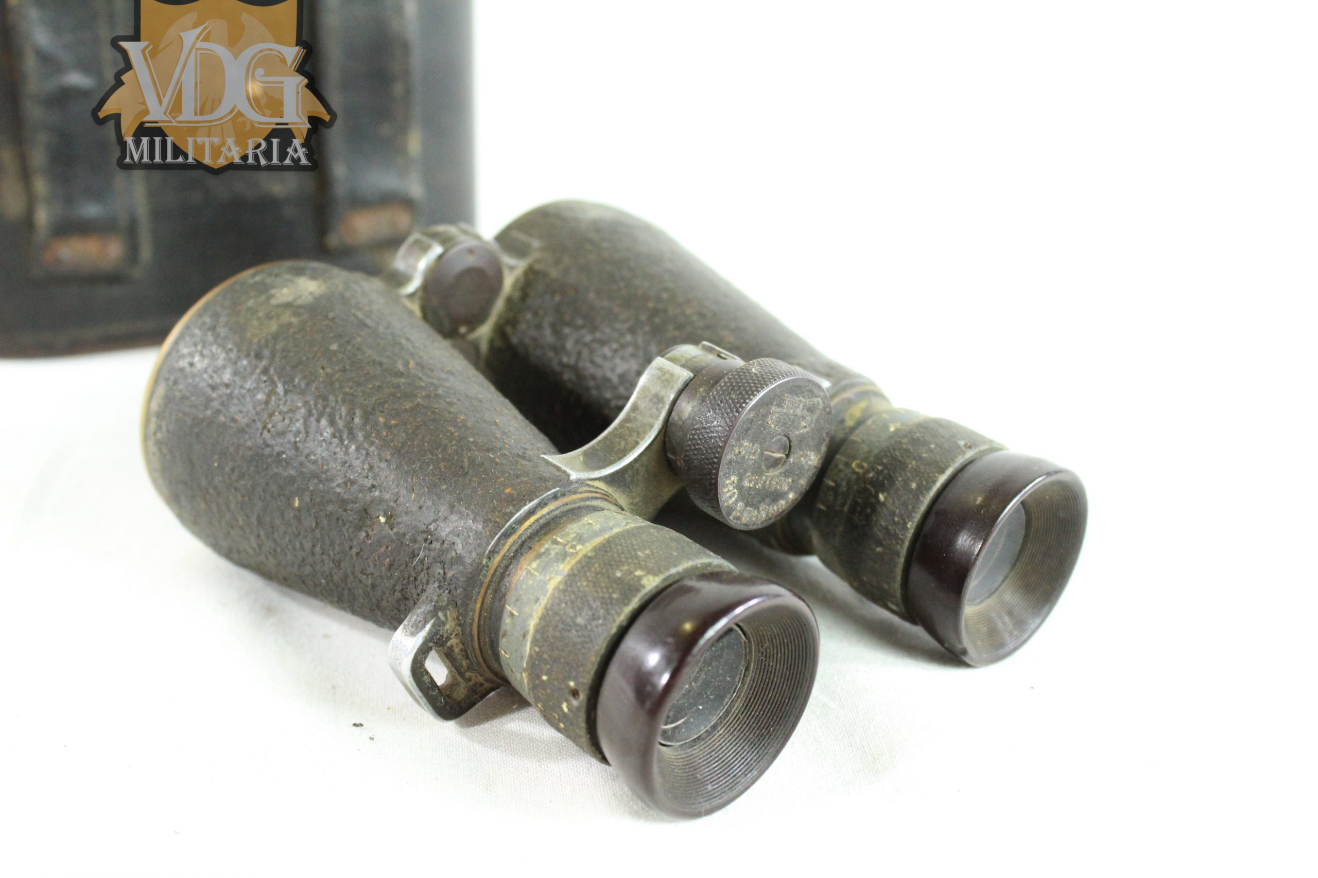 WW1 German Fernglas 08 Field Binoculars with Original Case - Image 2