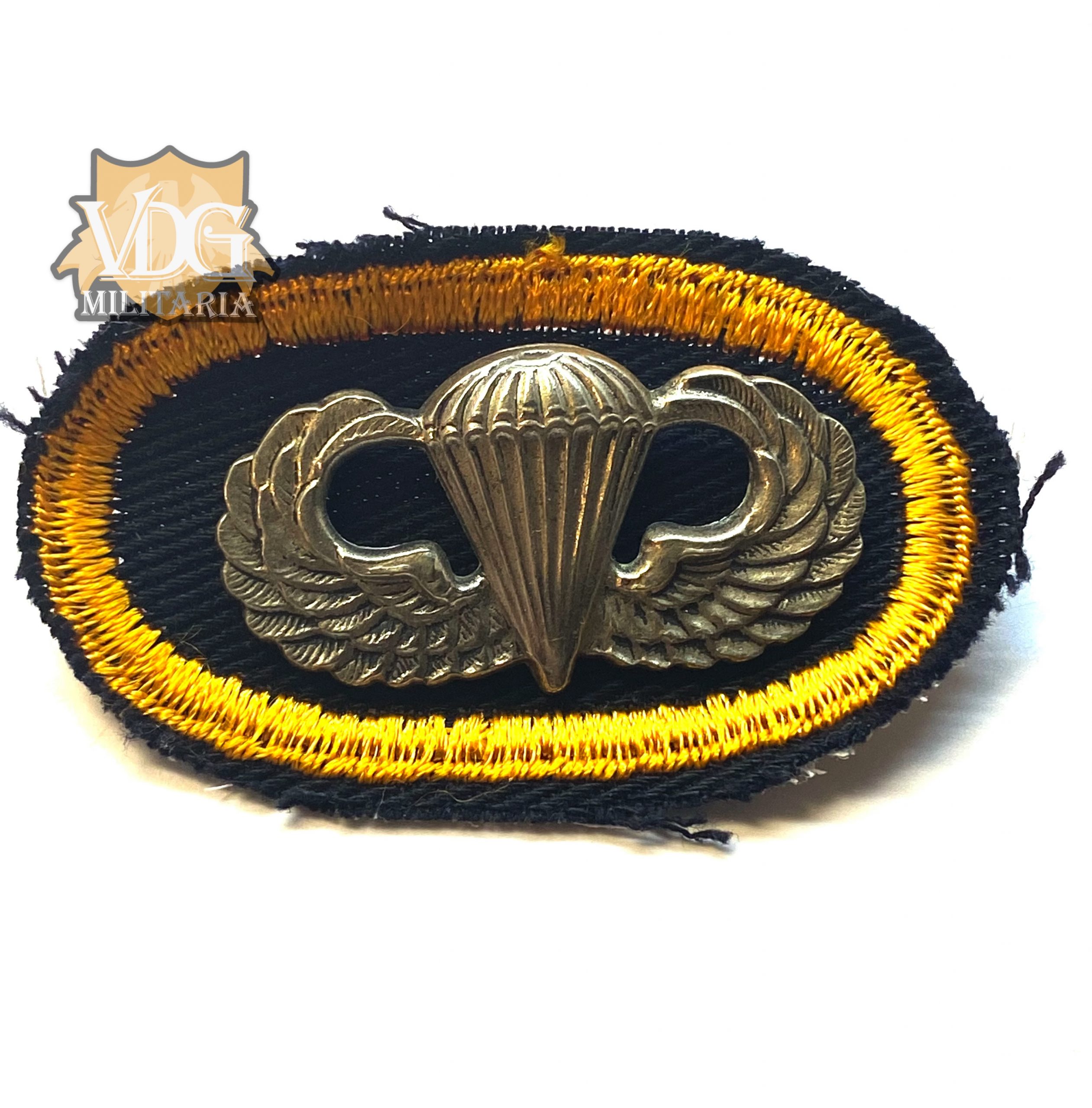 WW2 Era US Army 101st Airborne Clutch-back Jump Wings with Oval