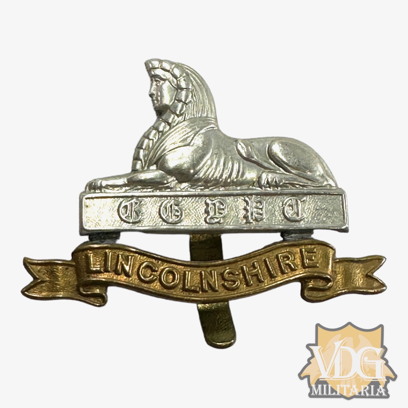 WW2 Era British Army Lincolnshire Regiment Cap Badge
