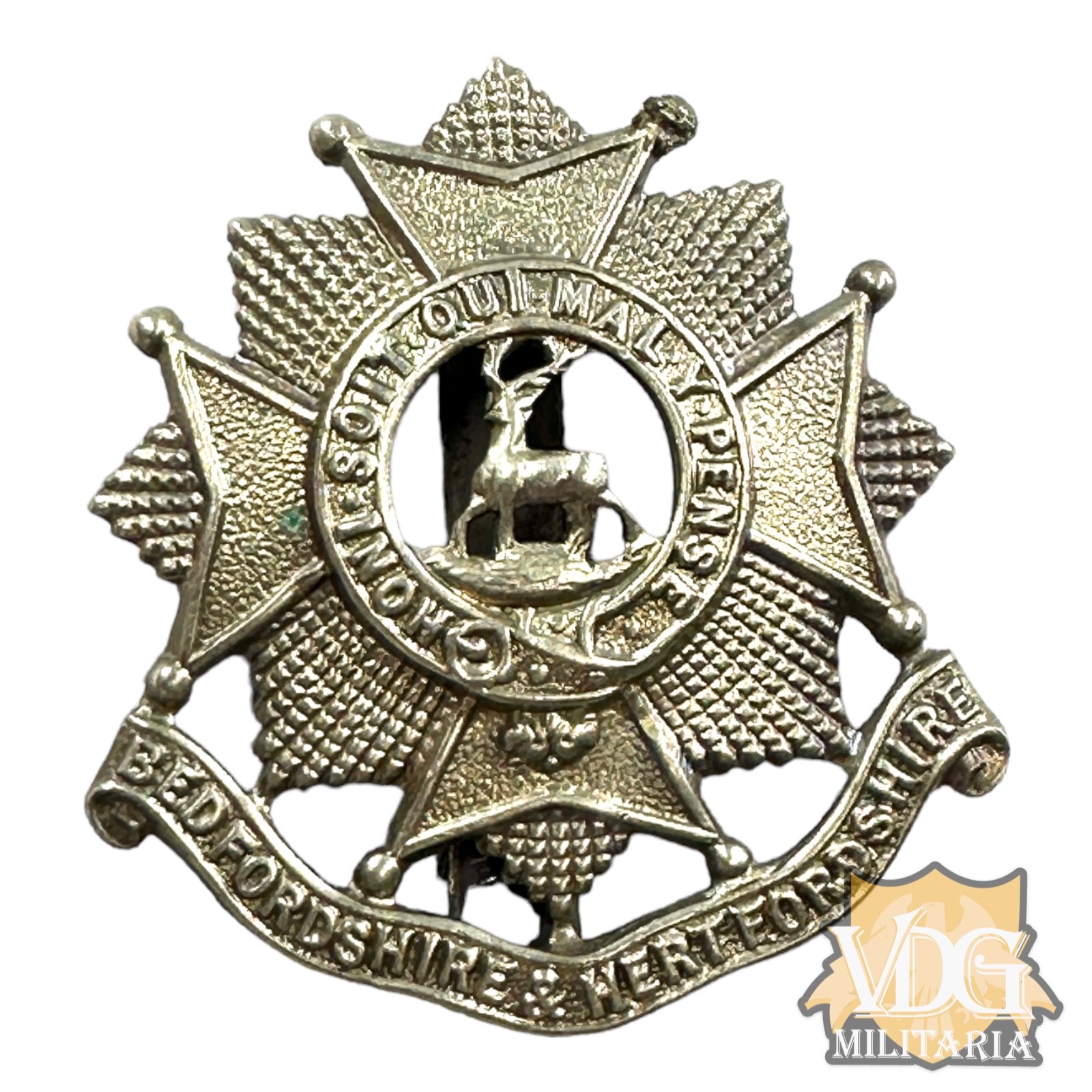 WW2 British Army Bedfordshire and Hertfordshire Regiment Cap Badge