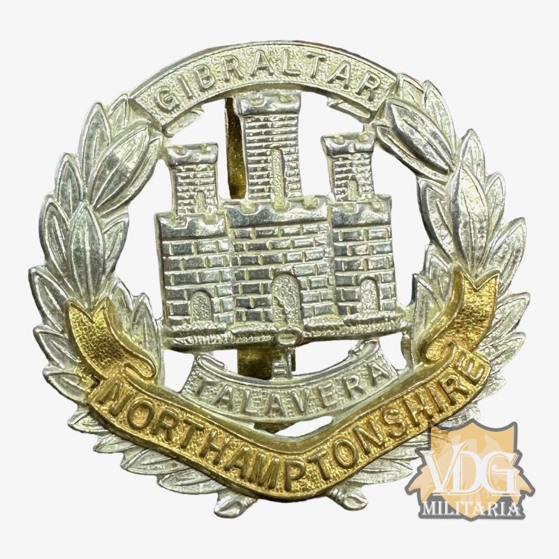 WW2 British Army Northamptonshire Regiment Cap Badge