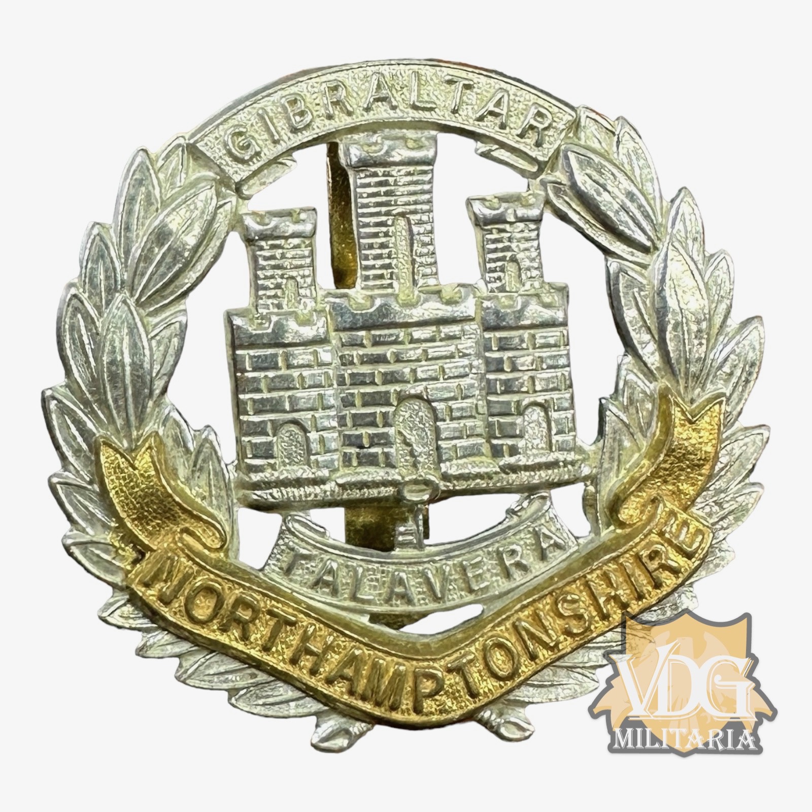 WW2 British Army Northamptonshire Regiment Cap Badge