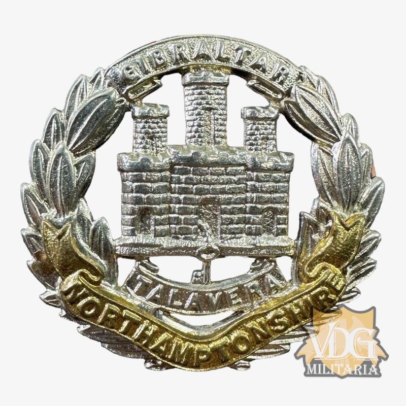 WW2 British Army Northamptonshire Regiment Cap Badge