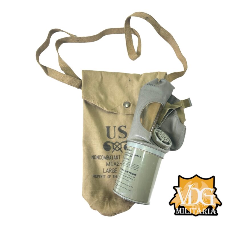 WW2 US Army M1A2 Noncombatant Gas Mask with Bag-Size Large Adult