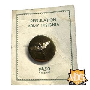 WW2 US Army Air Force Enlisted Screwback Collar Disc MECO Chicago on Card