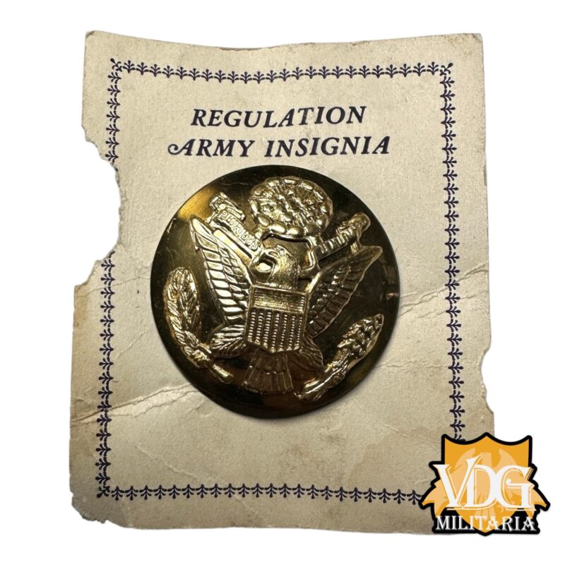 WW2 US Army Enlisted Cap Badge on Original Card