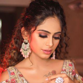 PREETHIGA | Pro makeup artist + Educator