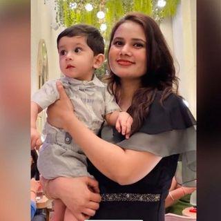Ivaan Khanna & Mum