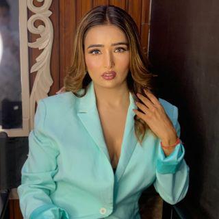 Pooja Thakur | Makeup artist