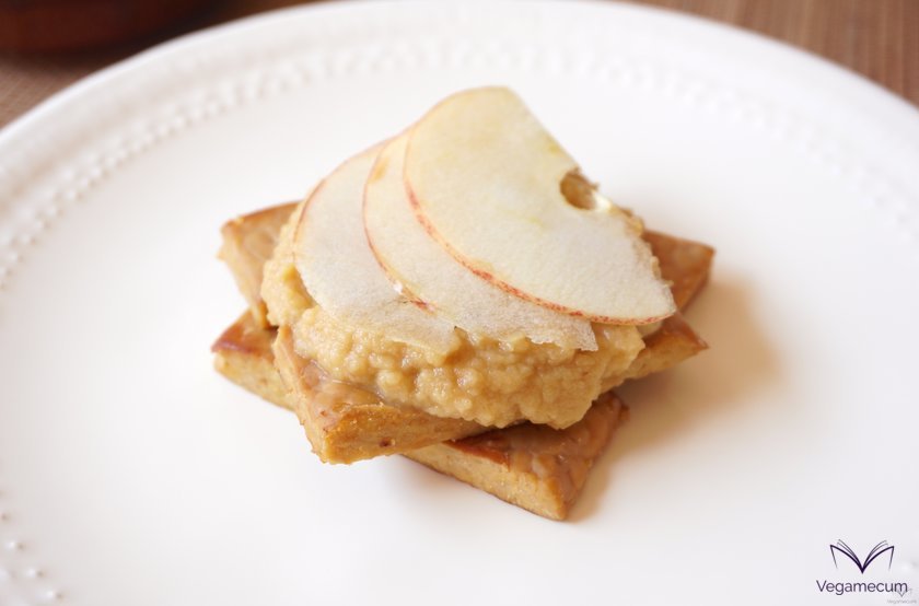 Tempeh con salsa rústica de manzana Tempeh con salsa rústica de manzana