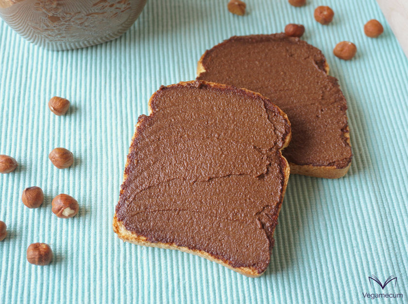 Hazelnut and carob cream without sugar Hazelnut and carob cream without sugar
