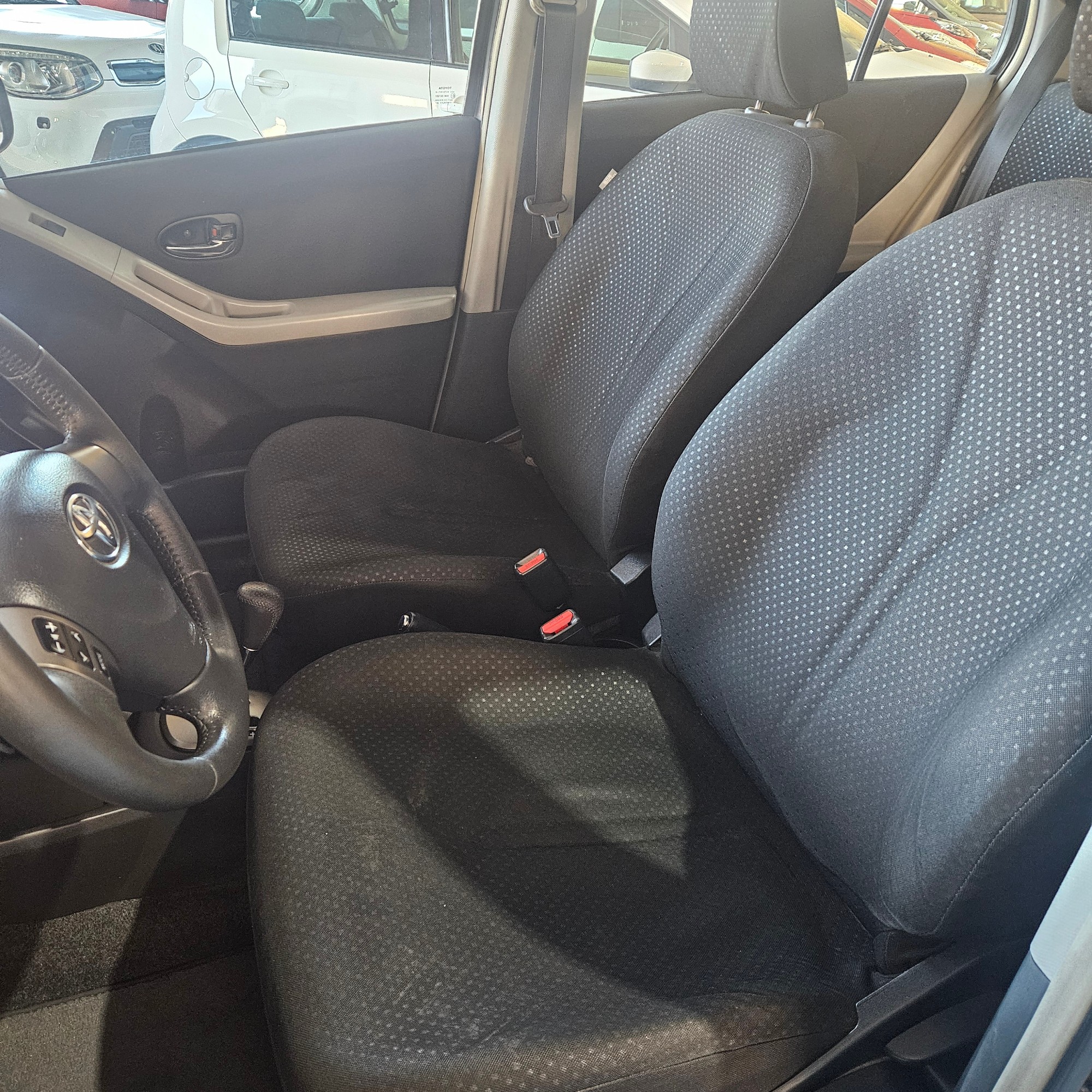 Toyota Yaris - 10