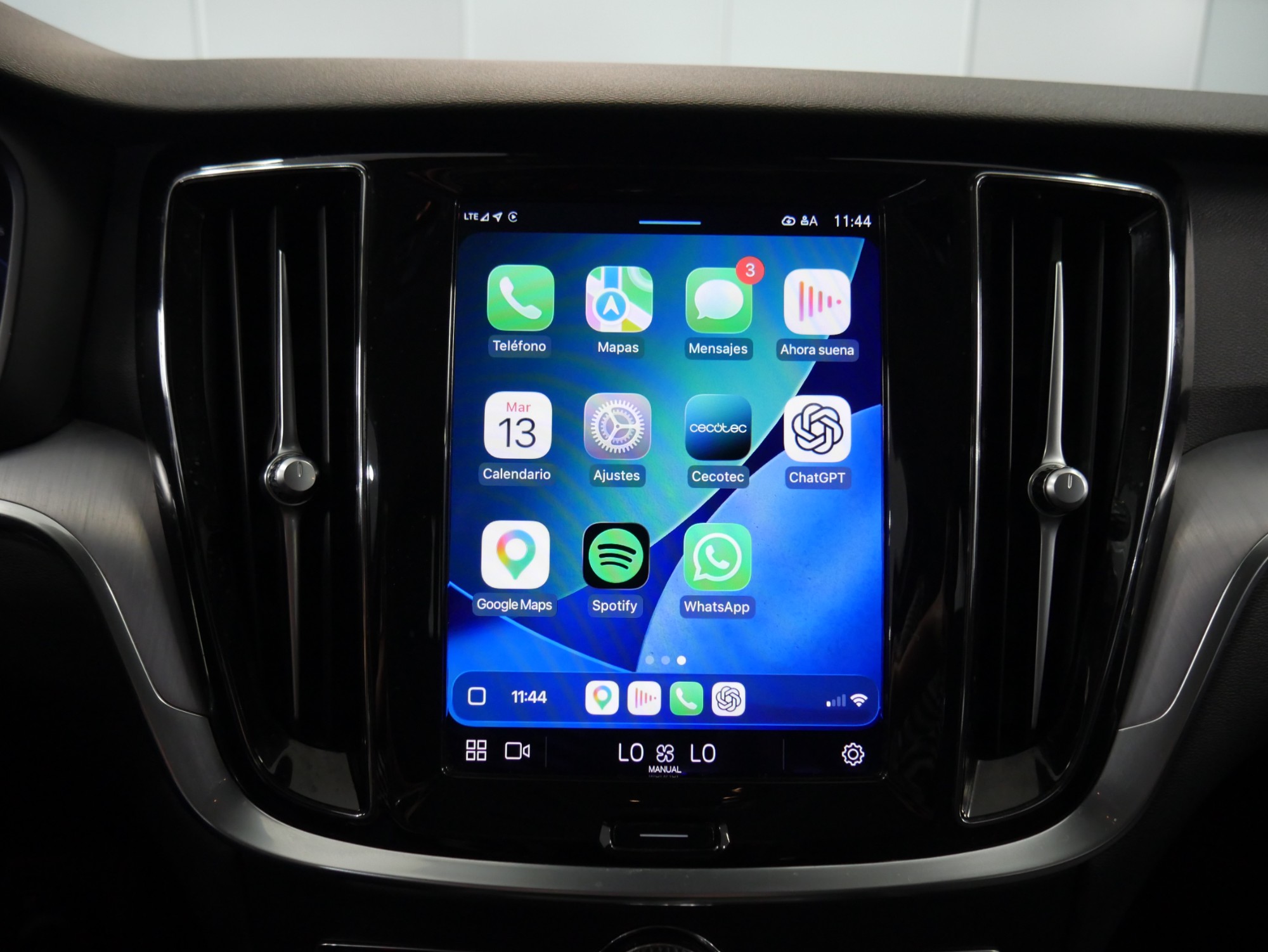 VOLVO V60 CROSS COUNTRY