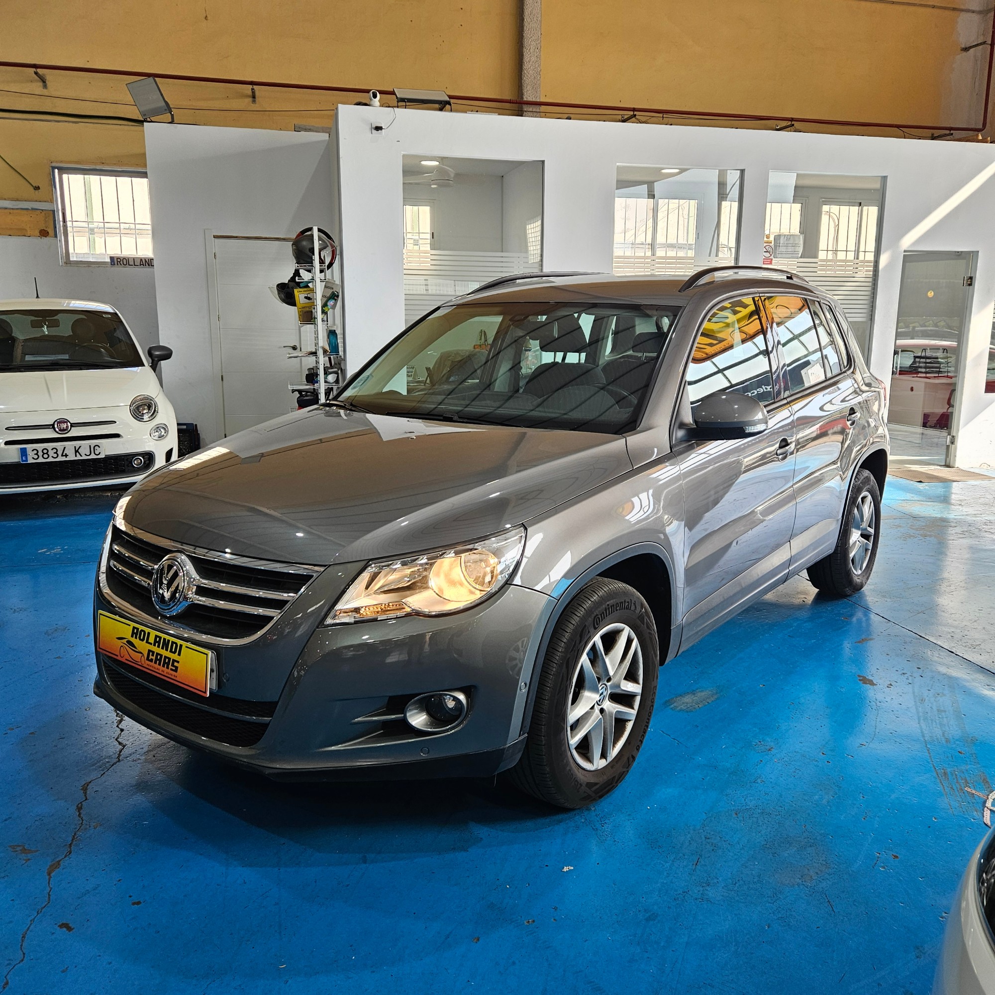 Volkswagen Tiguan - 2