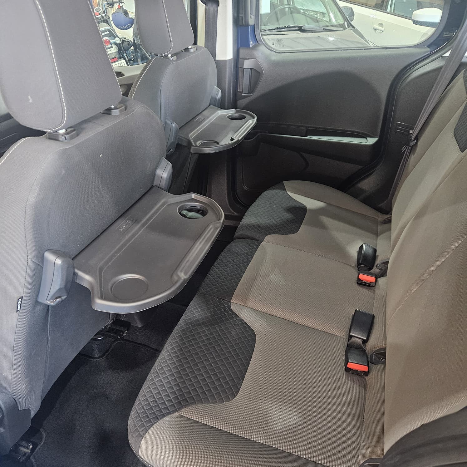 Ford Tourneo Courier - 12