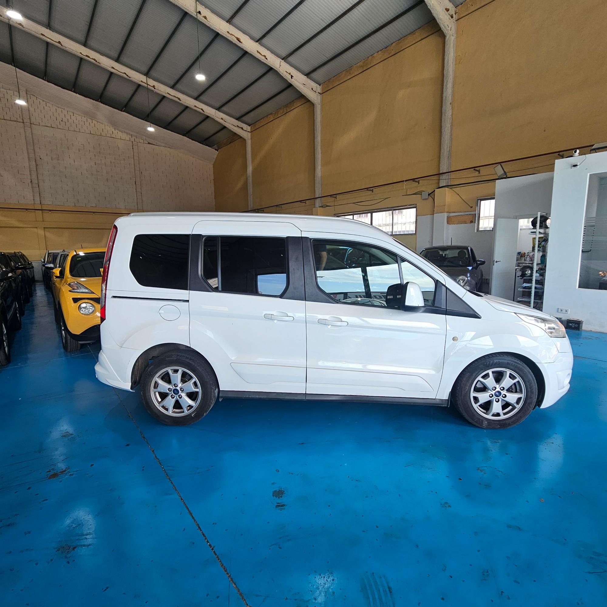 Ford Tourneo Connect - 4