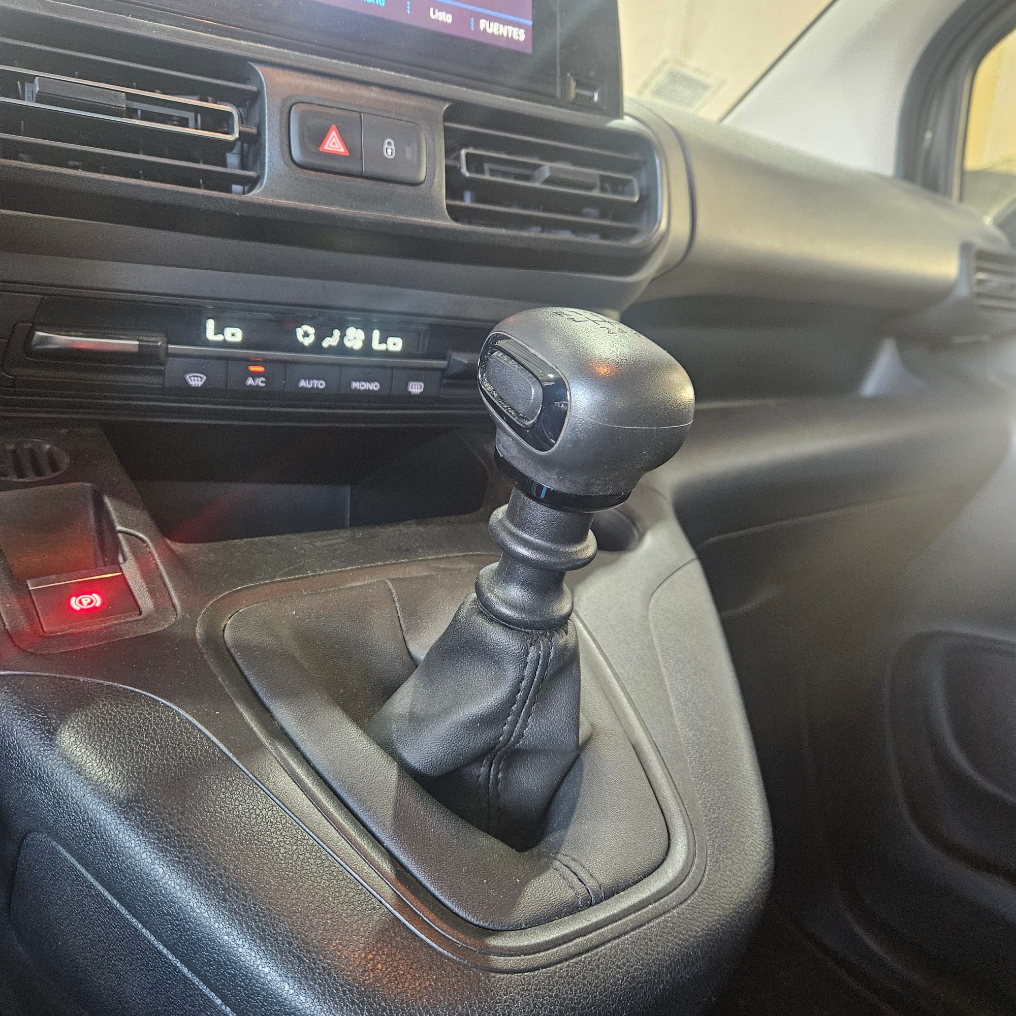 Peugeot Rifter - 11
