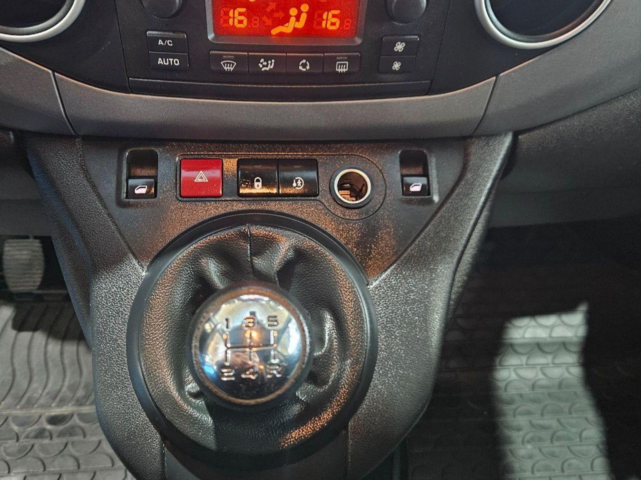 Peugeot Partner - 17