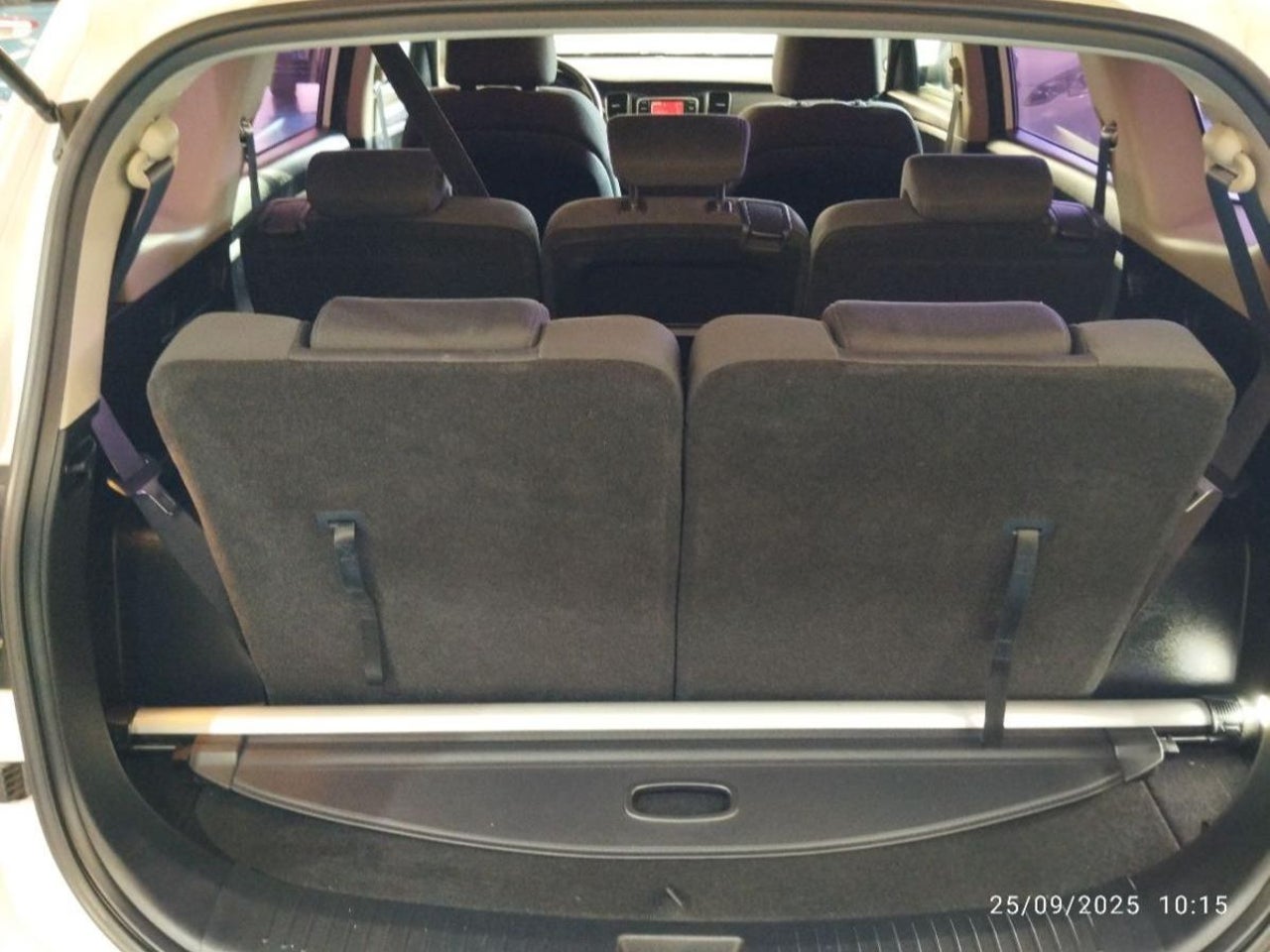 Kia Carens - 8