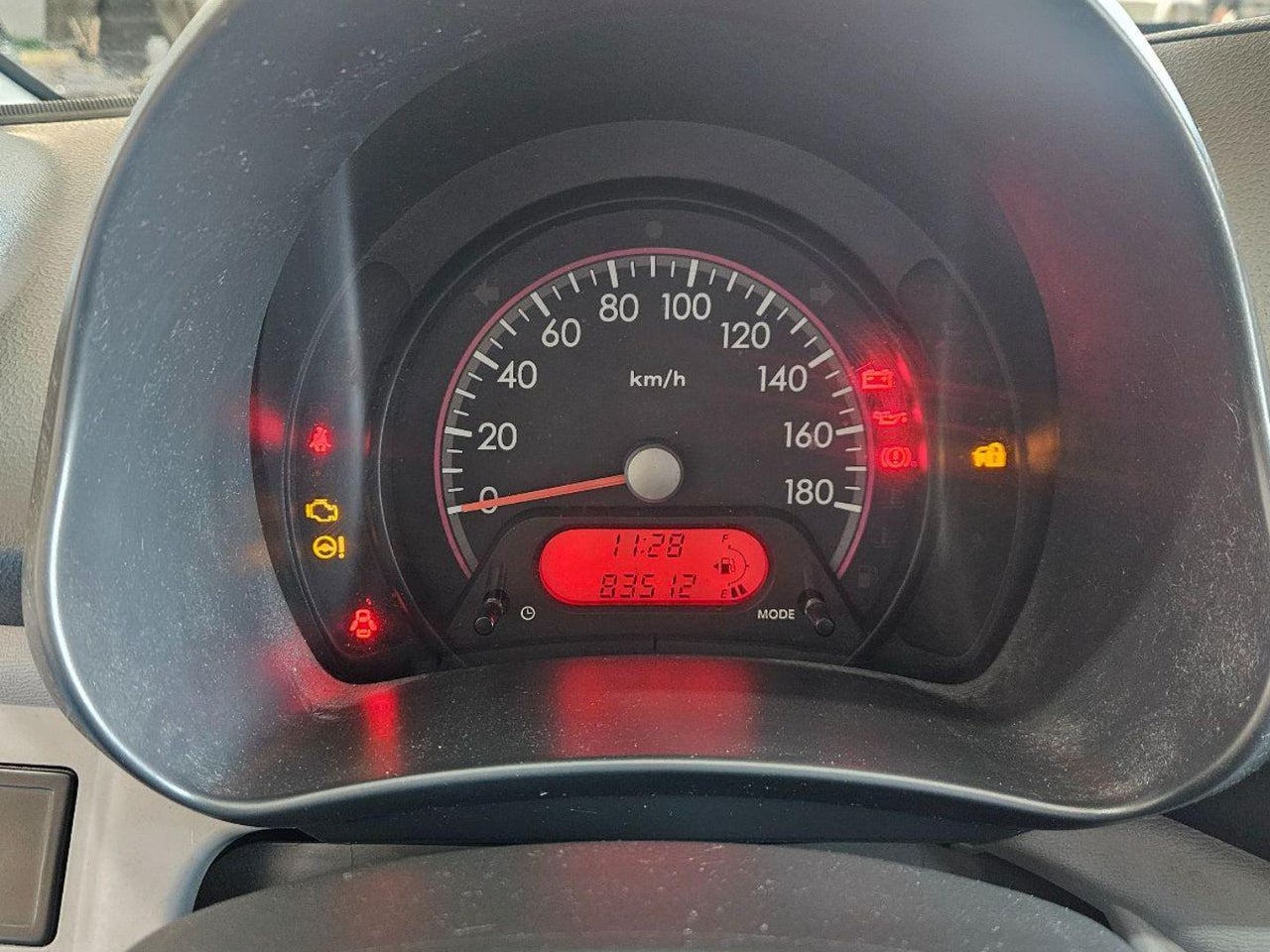 Nissan Pixo - 16