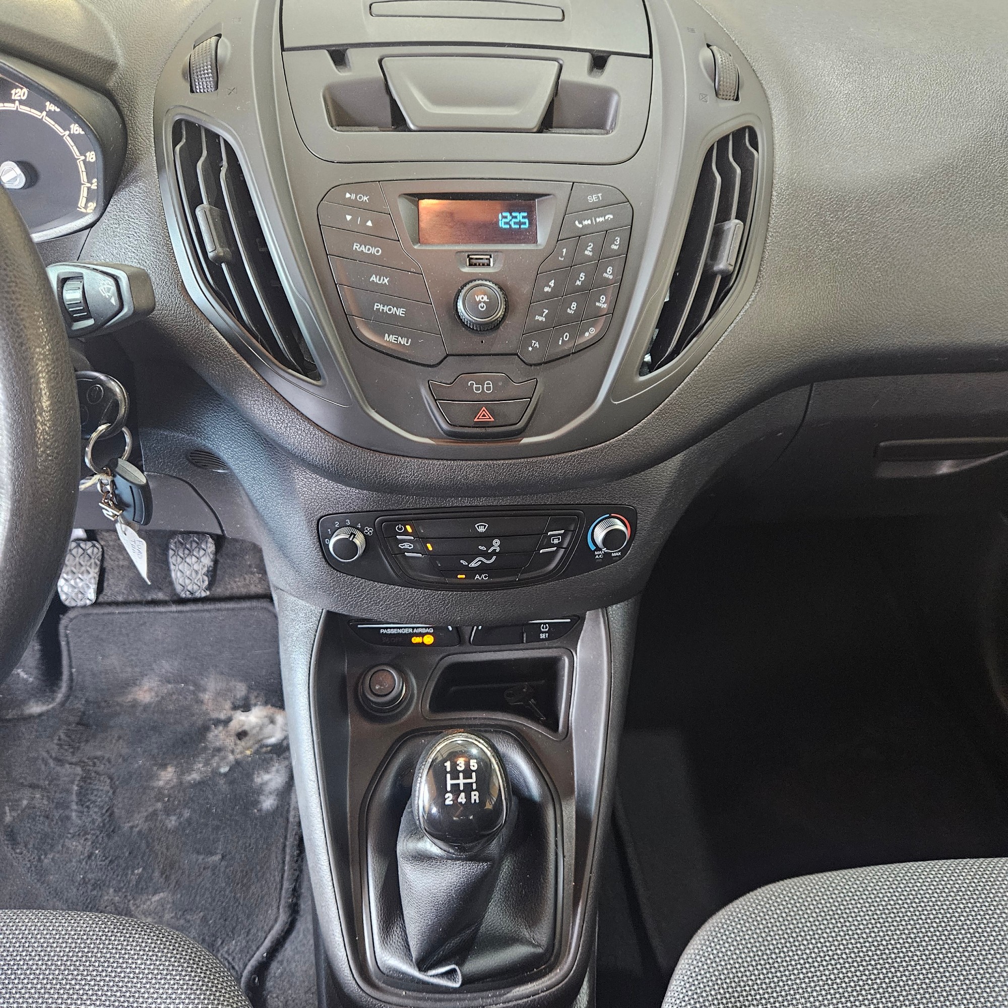 Ford Transit Courier - 19