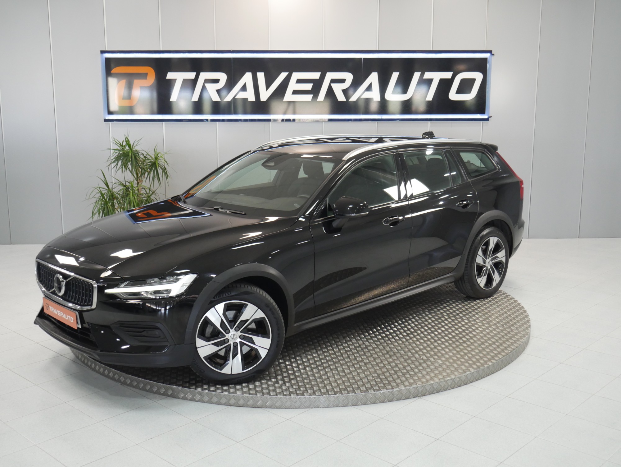 VOLVO V60 CROSS COUNTRY