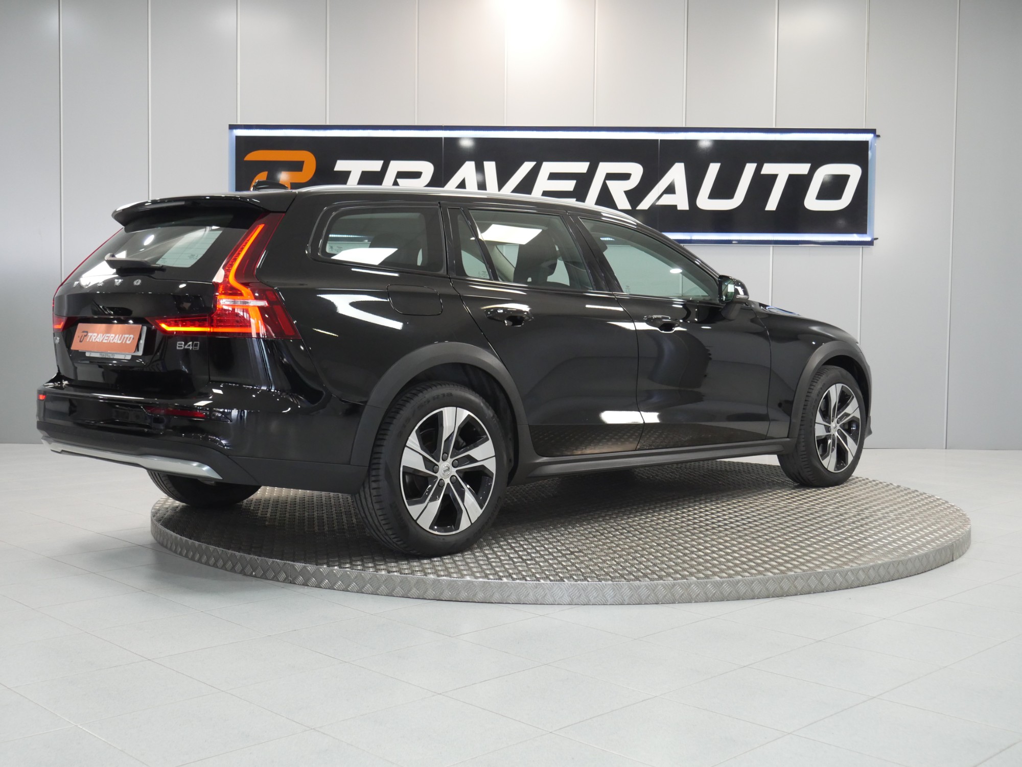 VOLVO V60 CROSS COUNTRY