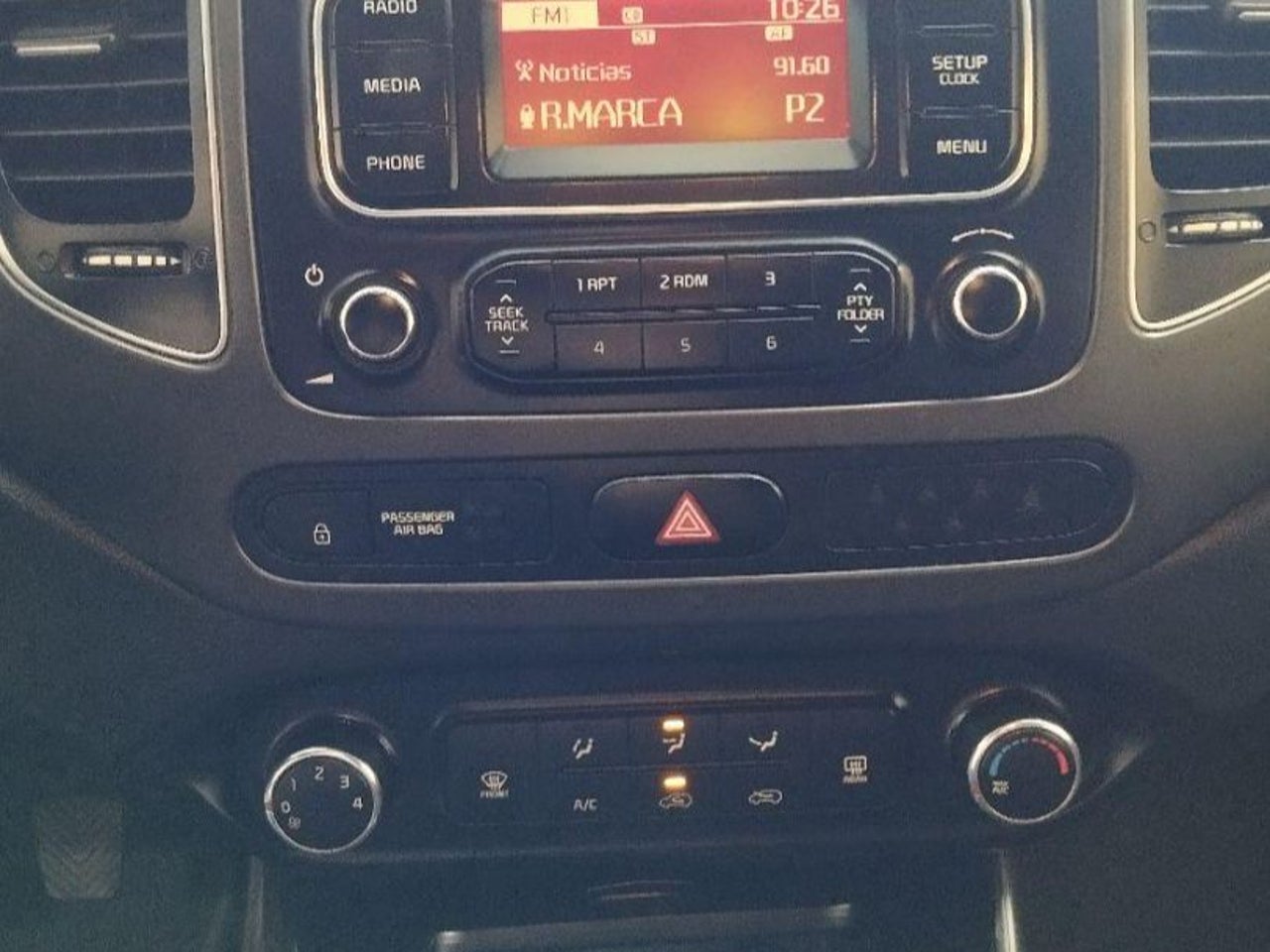 Kia Carens - 23