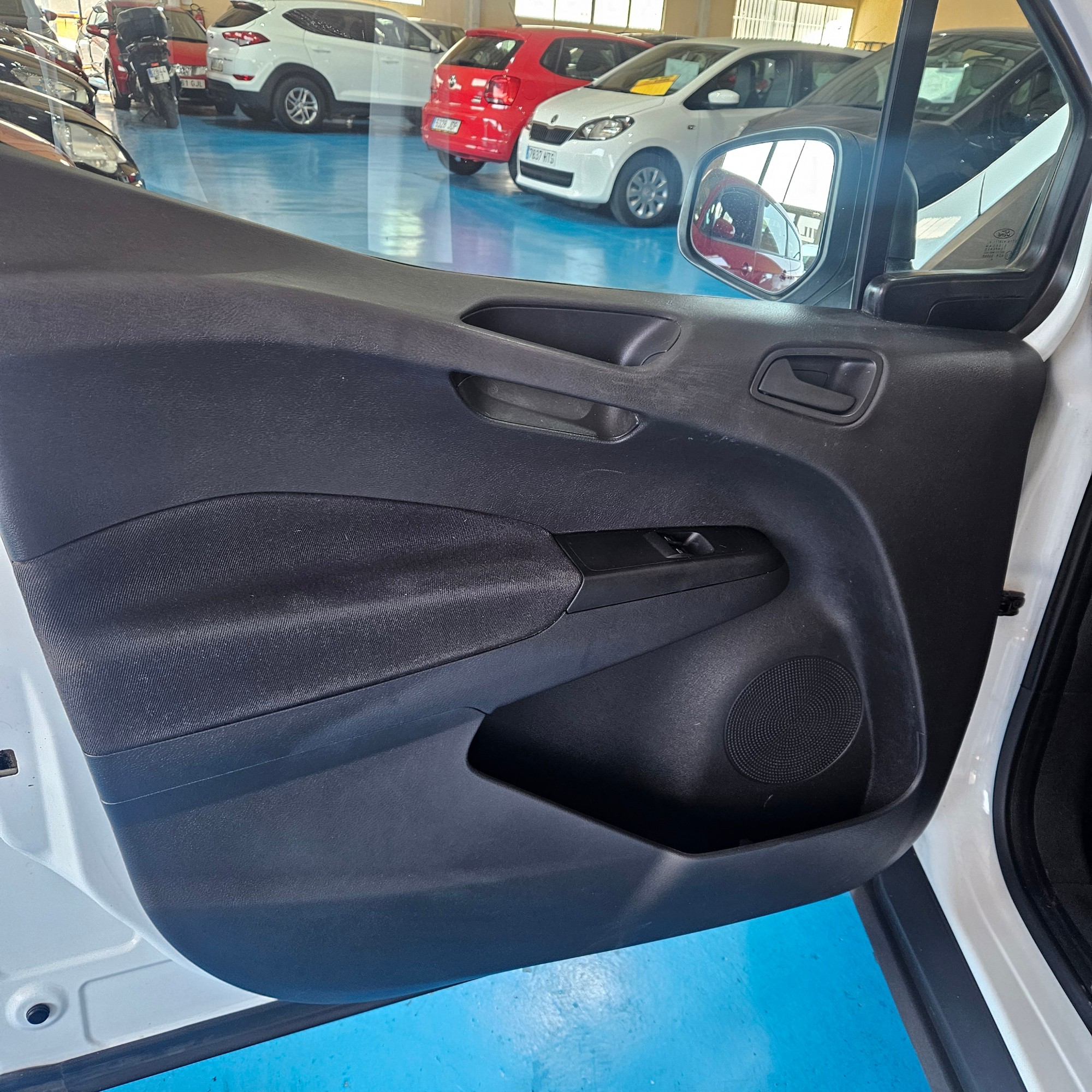 Ford Transit Courier - 14