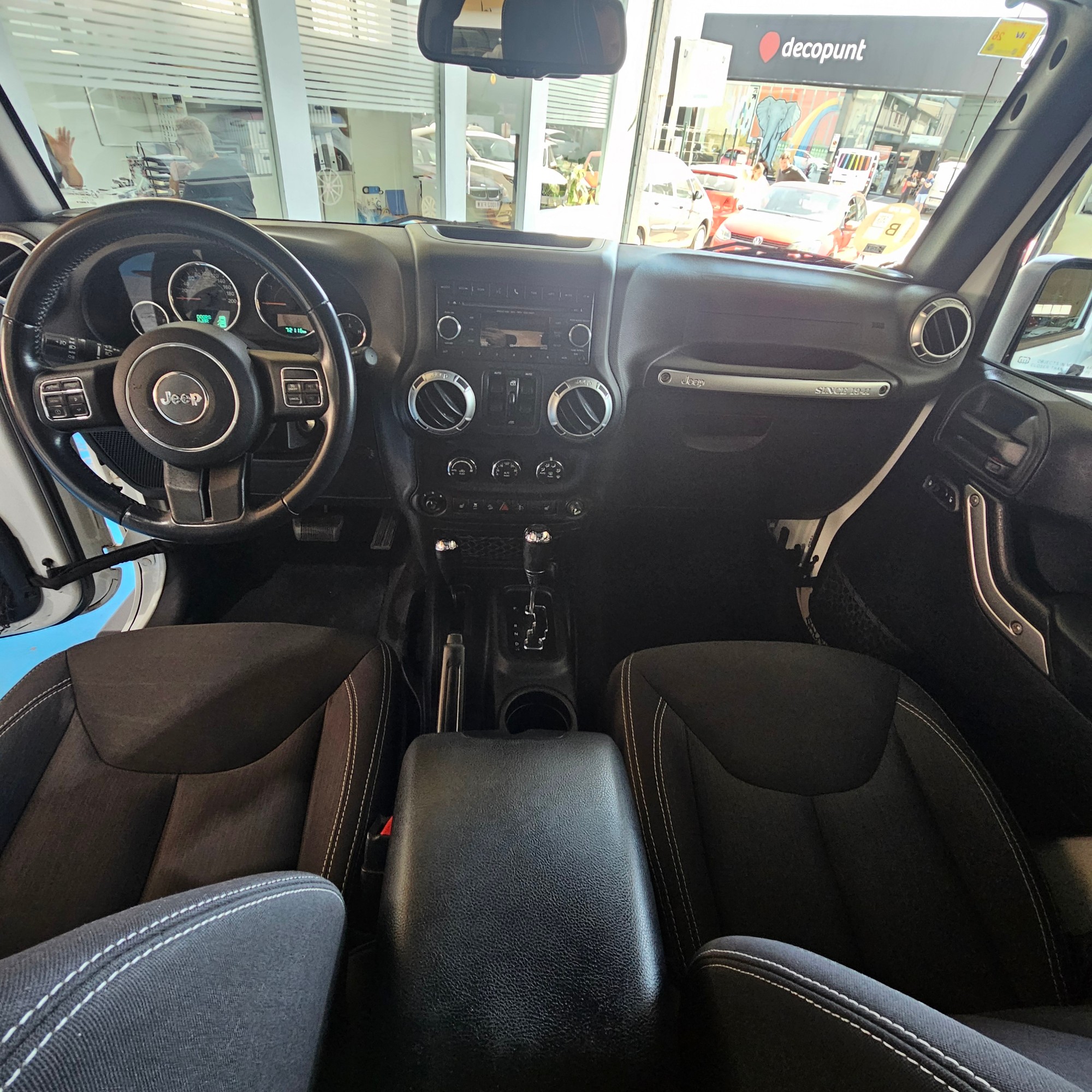 Jeep Wrangler - 12