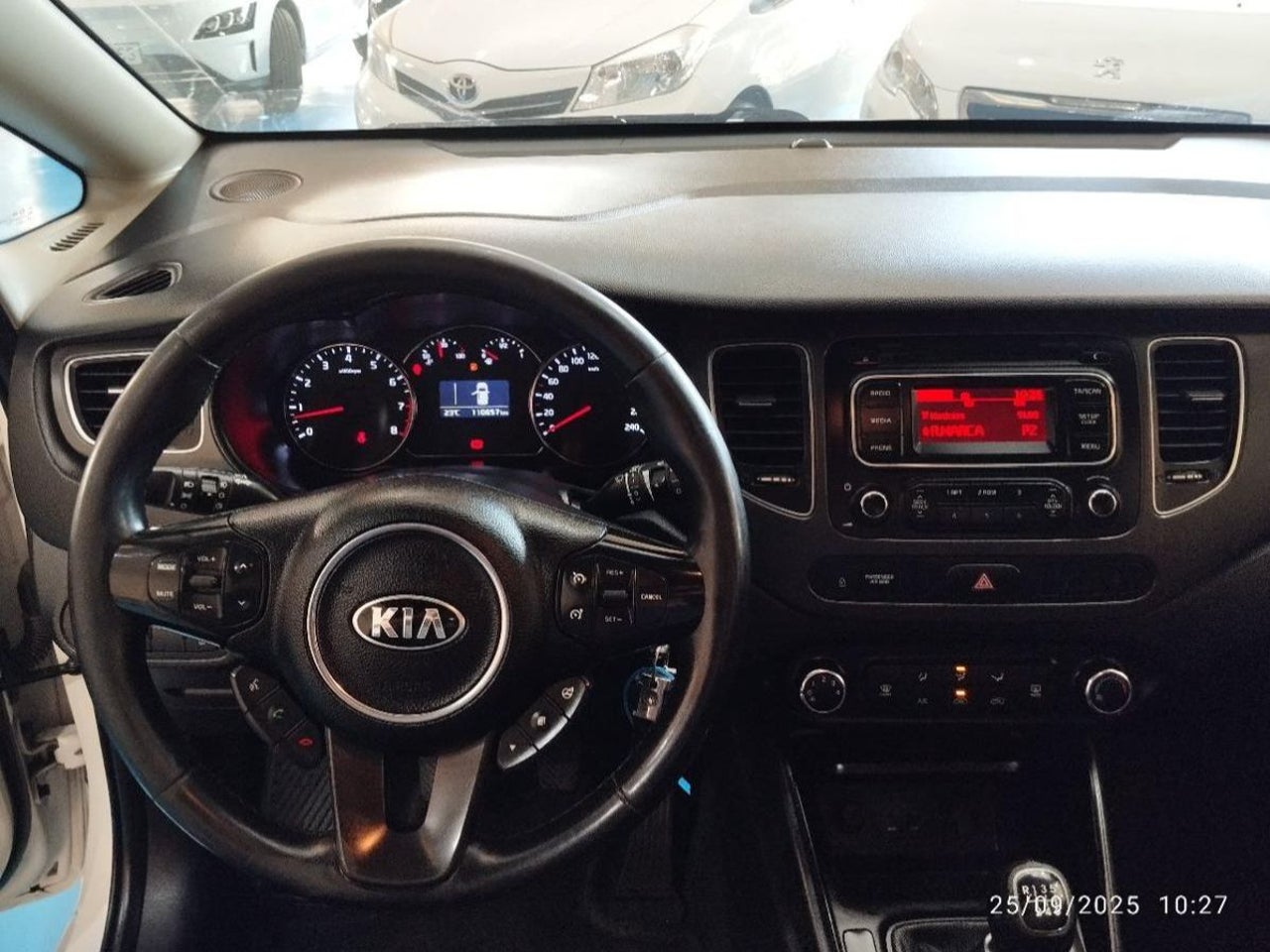 Kia Carens - 24