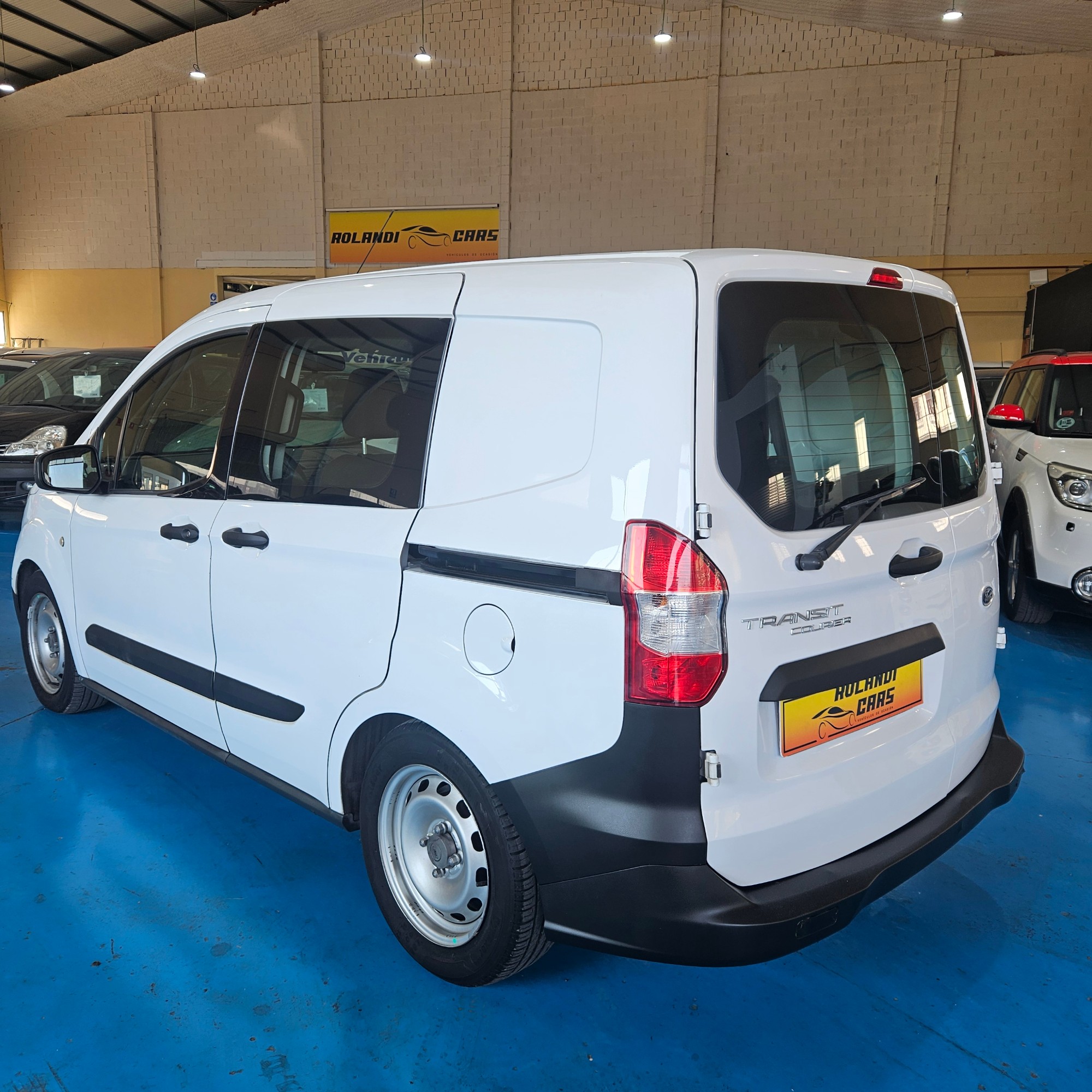 Ford Transit Courier - 4