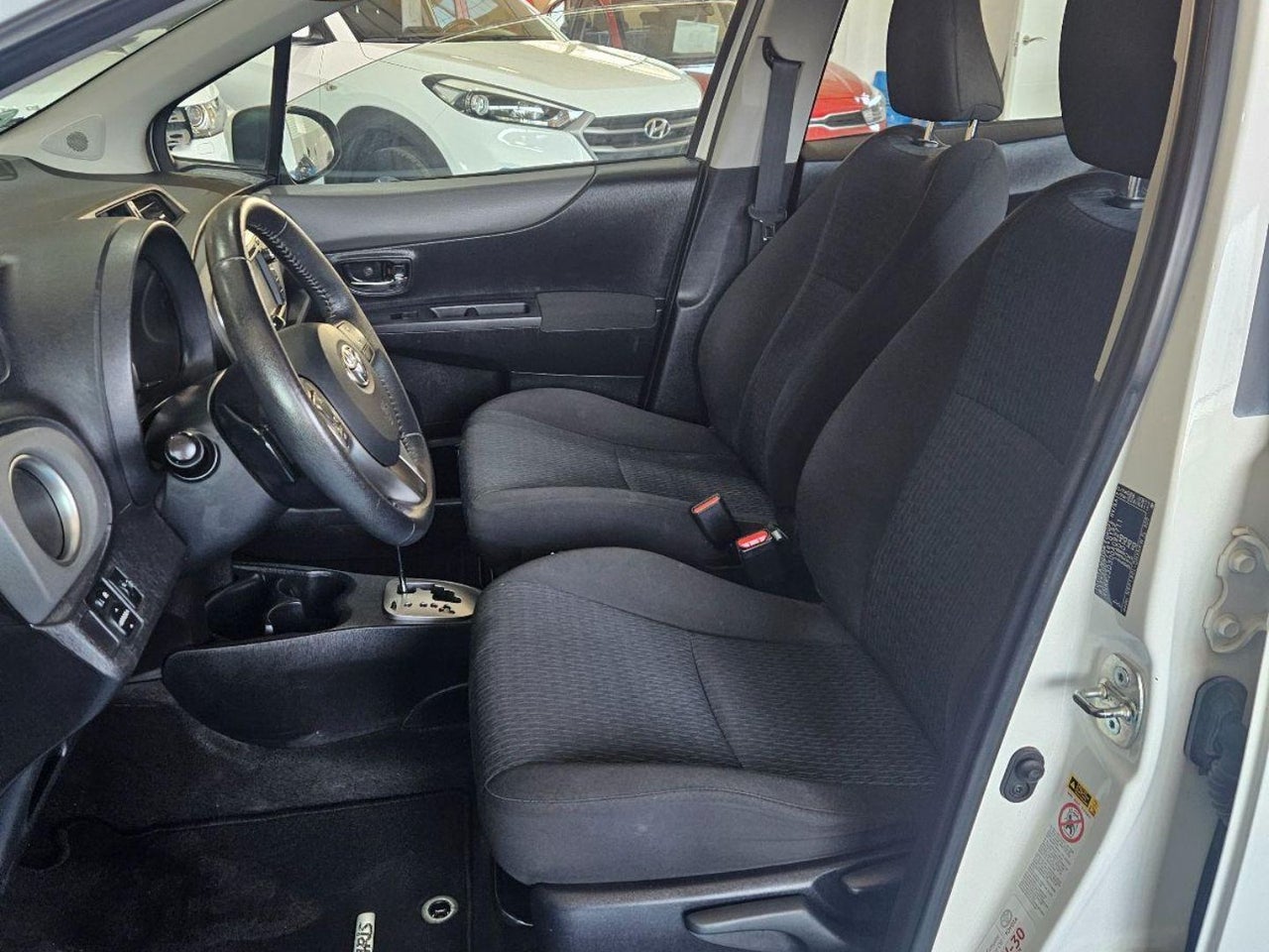 Toyota Yaris - 10