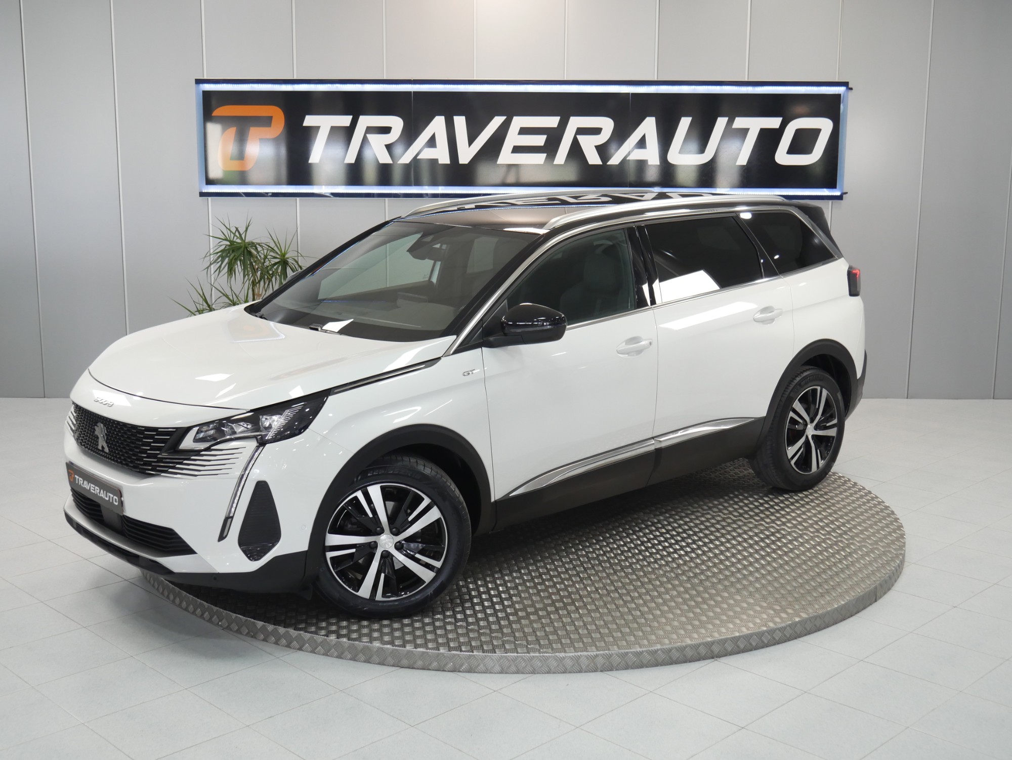 PEUGEOT 5008