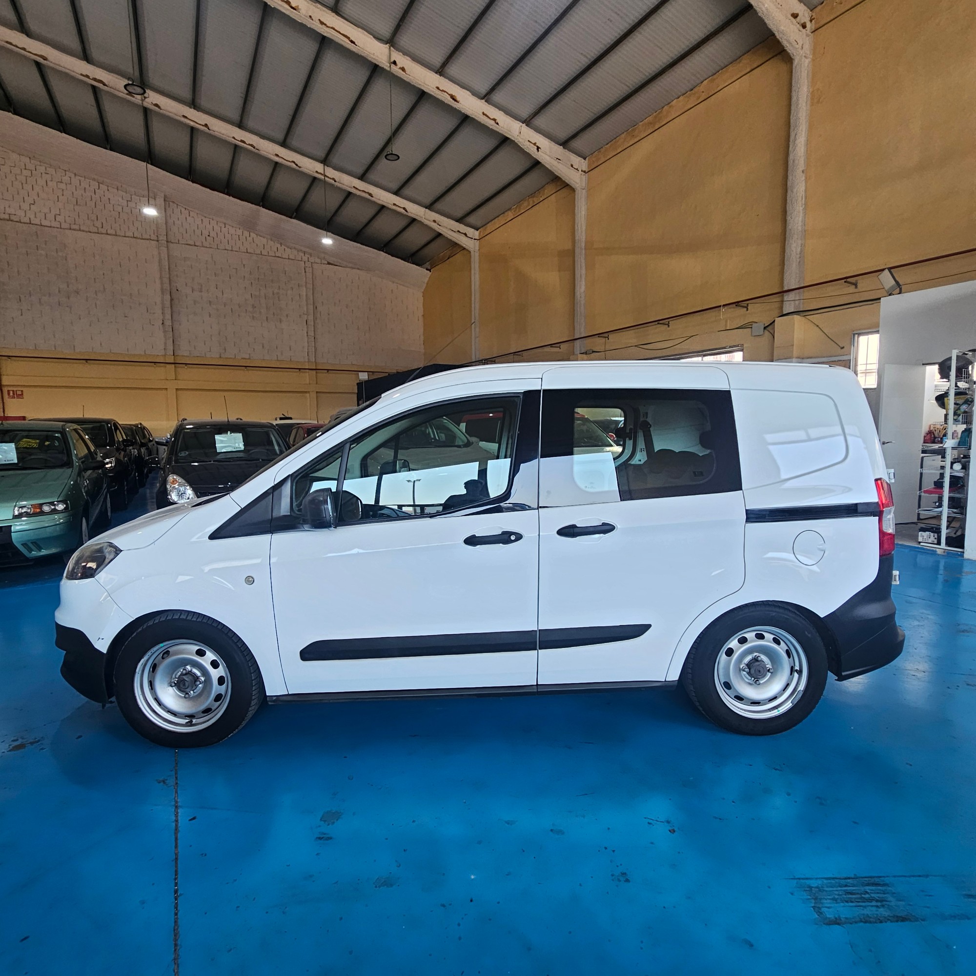 Ford Transit Courier - 6