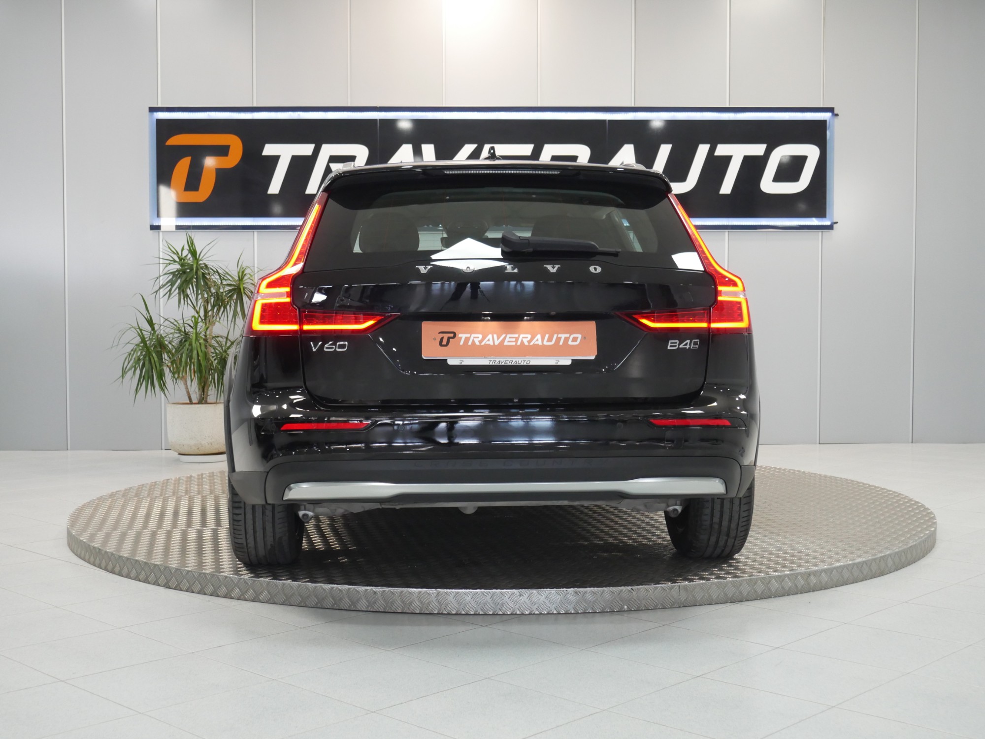 VOLVO V60 CROSS COUNTRY