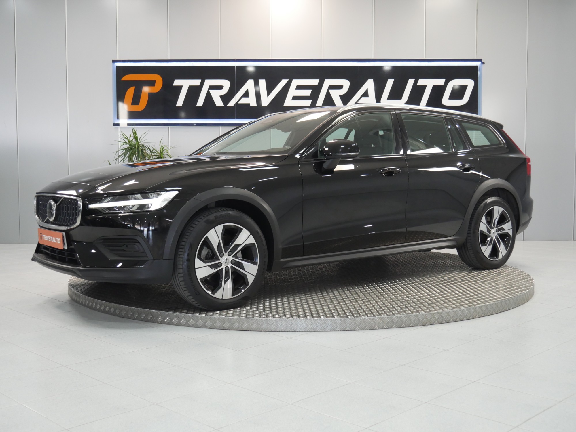 VOLVO V60 CROSS COUNTRY
