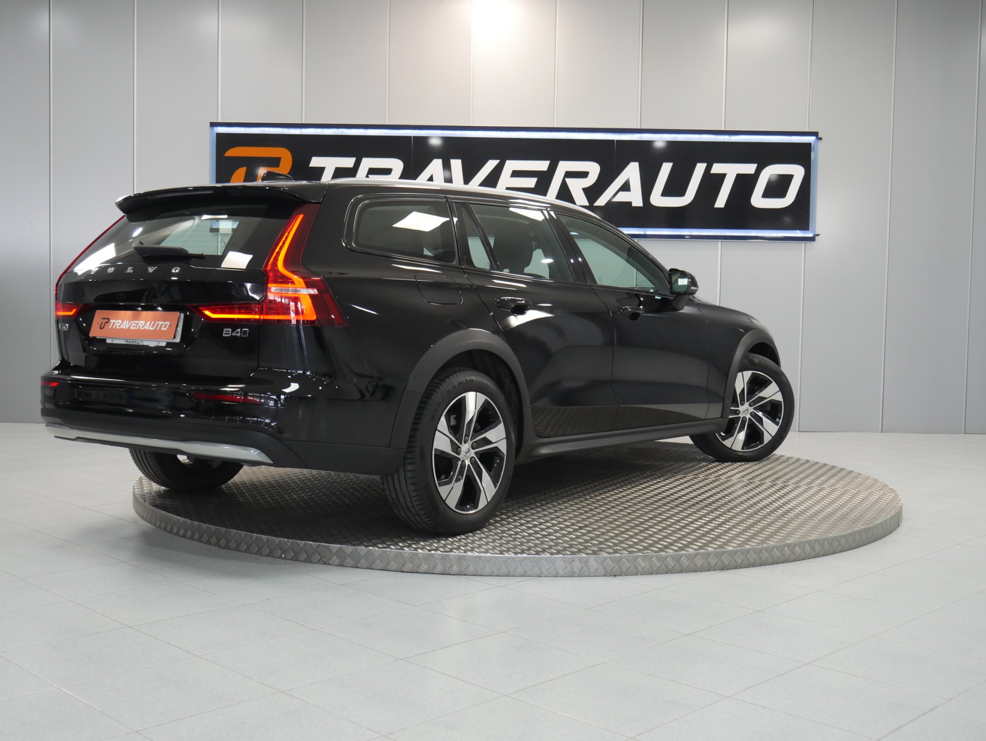 VOLVO V60 CROSS COUNTRY