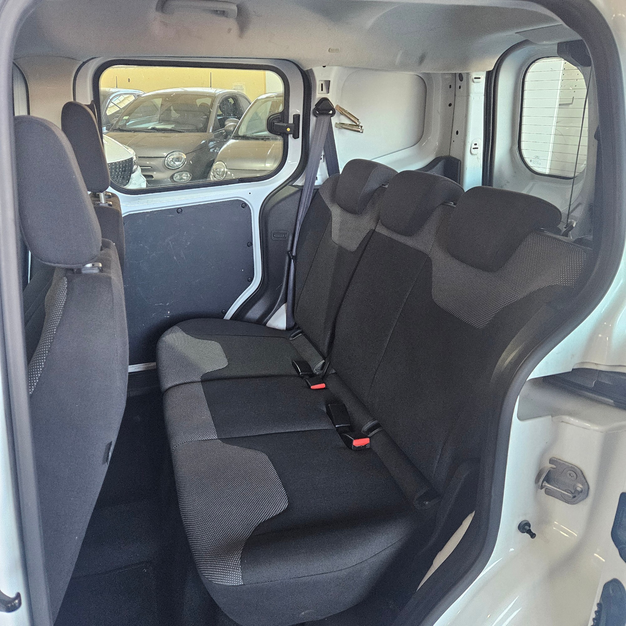 Ford Tourneo Courier - 8