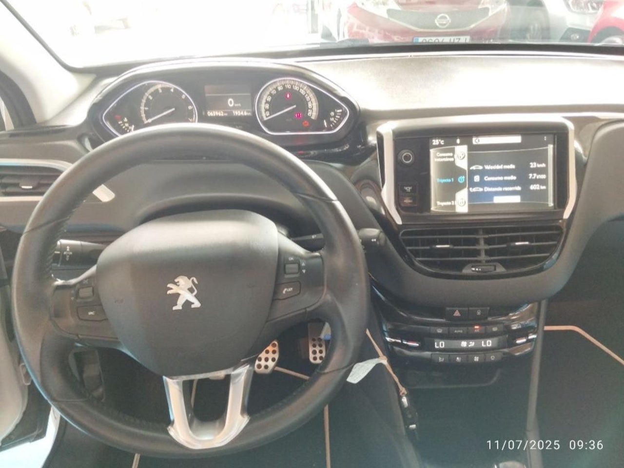 Peugeot 208 - 14