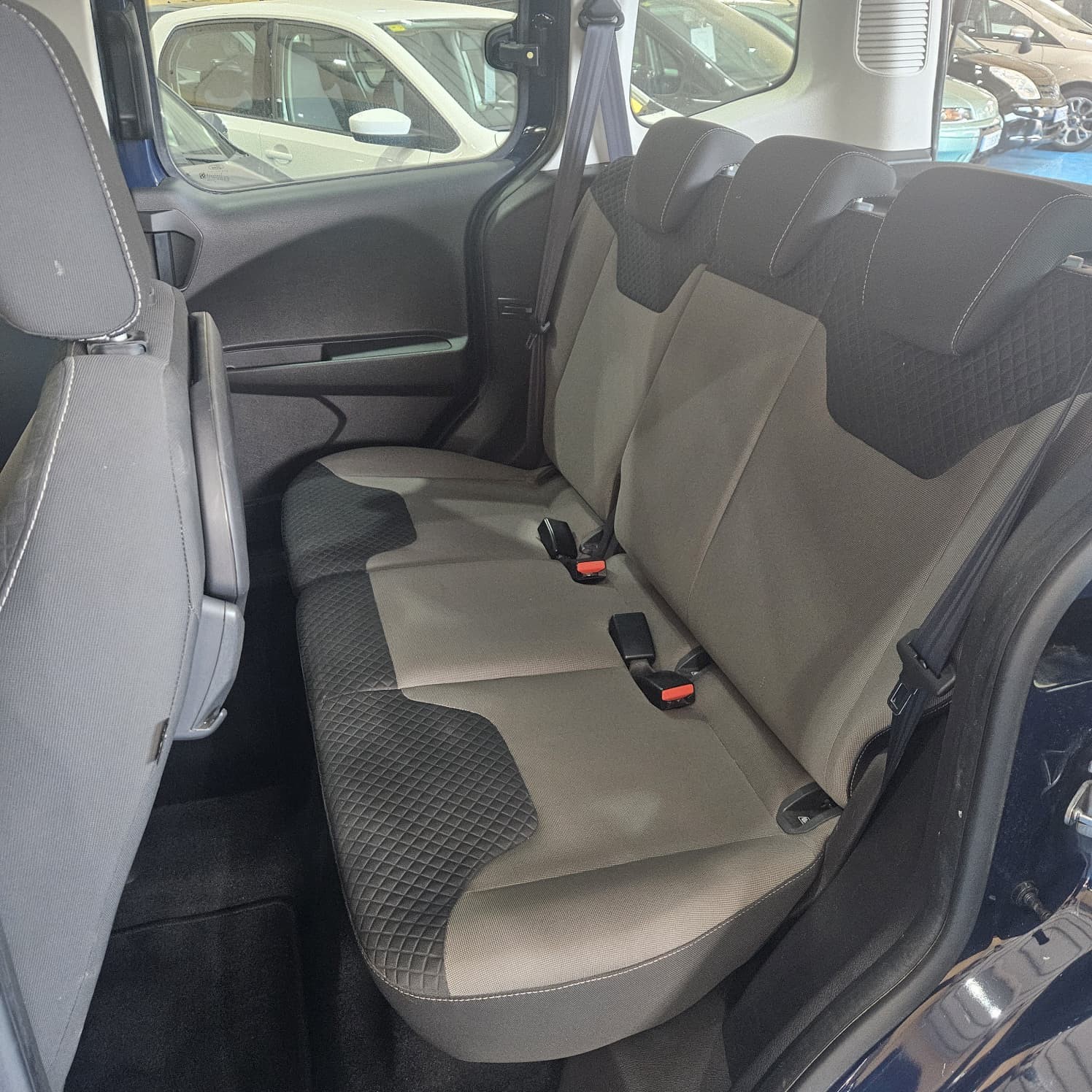 Ford Tourneo Courier - 11
