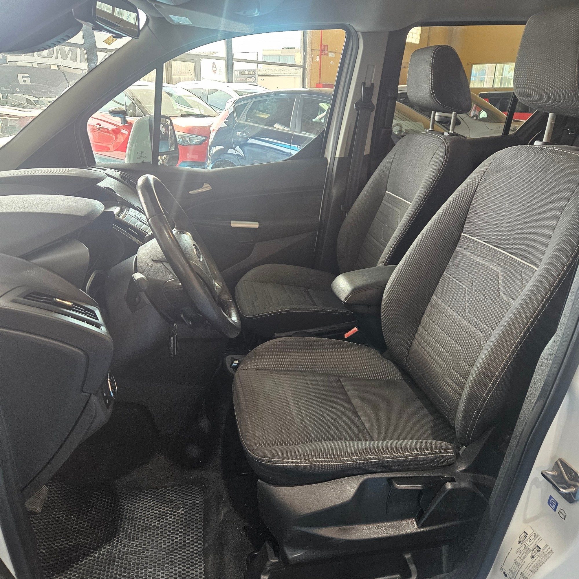Ford Tourneo Connect - 10