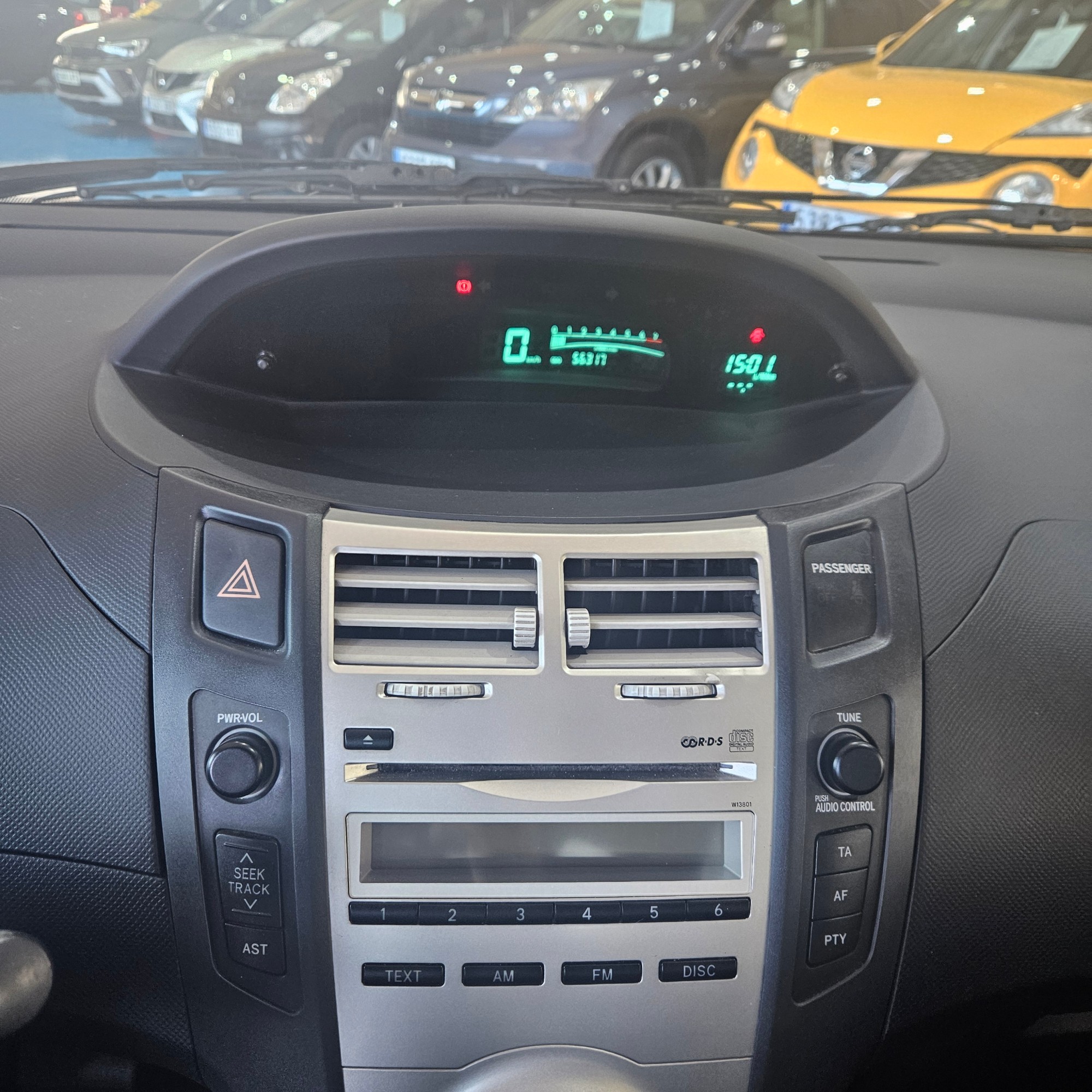 Toyota Yaris - 16