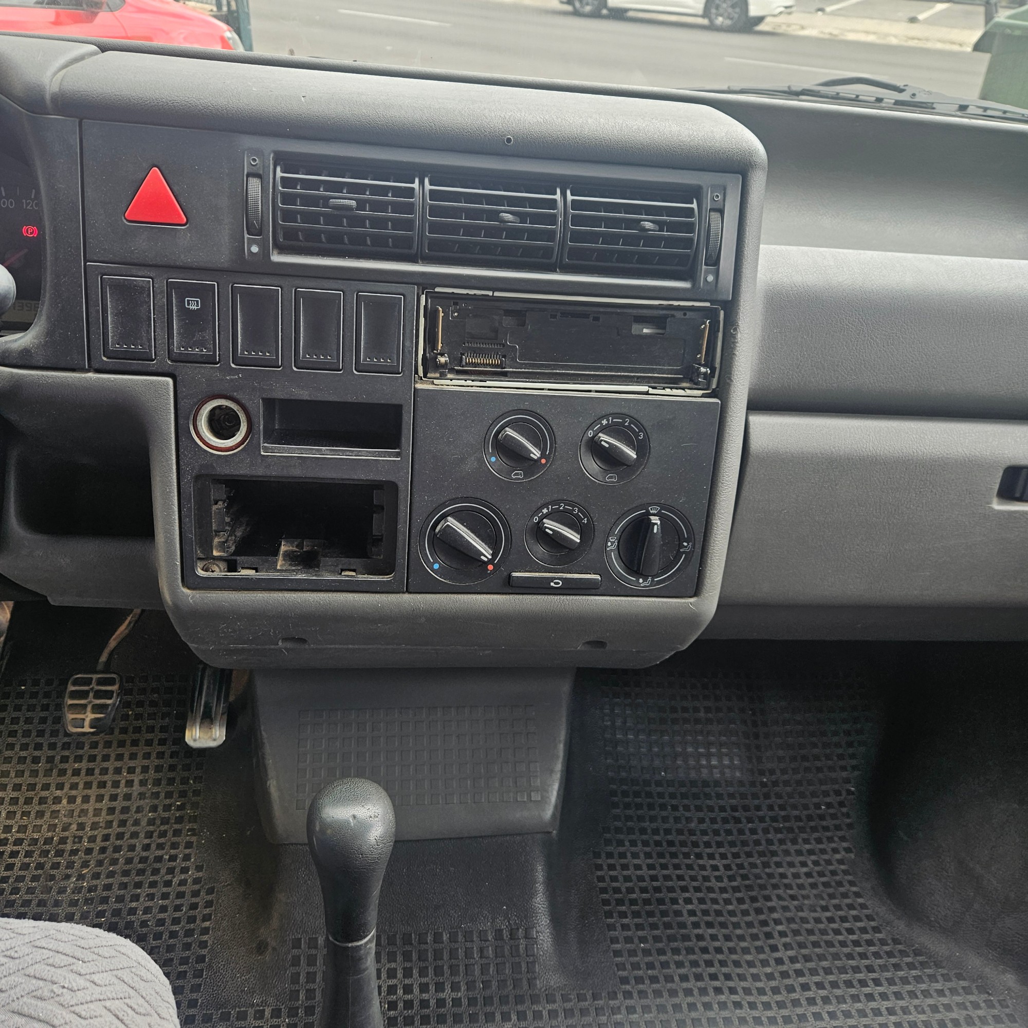 Volkswagen Transporter - 12
