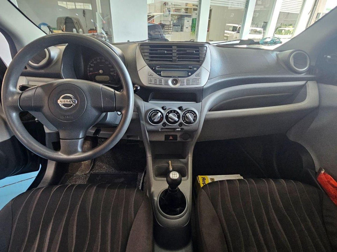 Nissan Pixo - 11