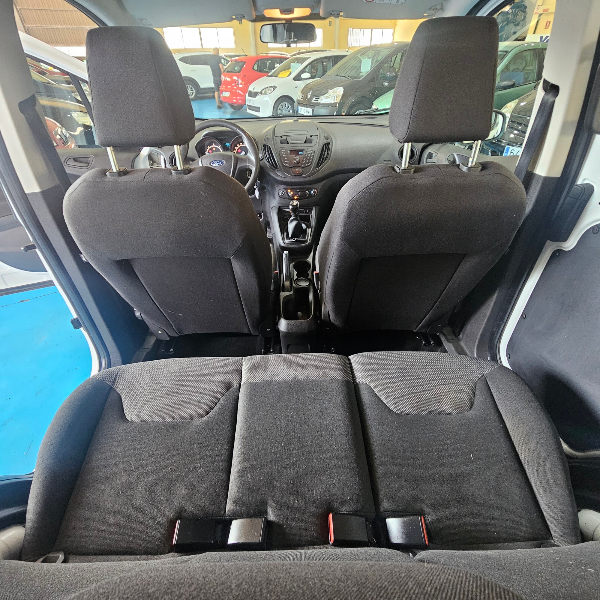 Ford Transit Courier - 16