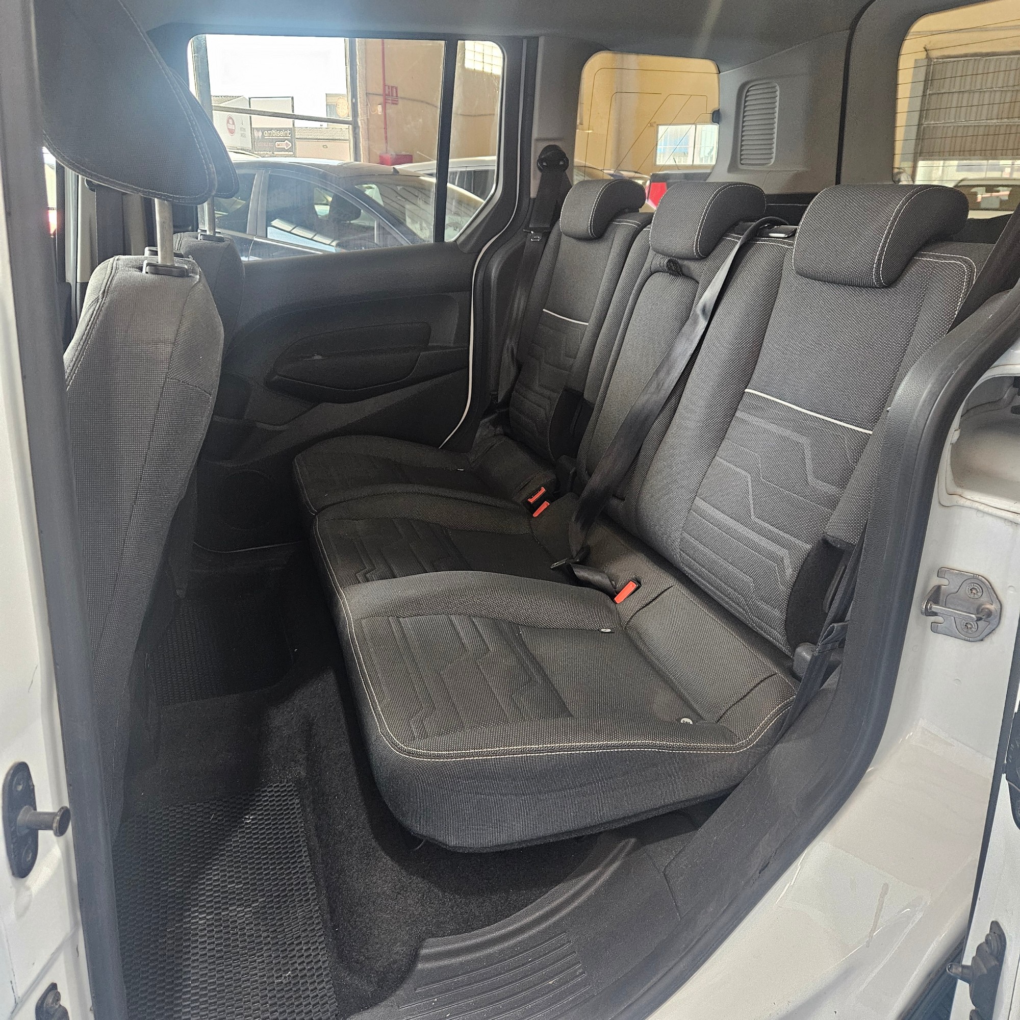 Ford Tourneo Connect - 9