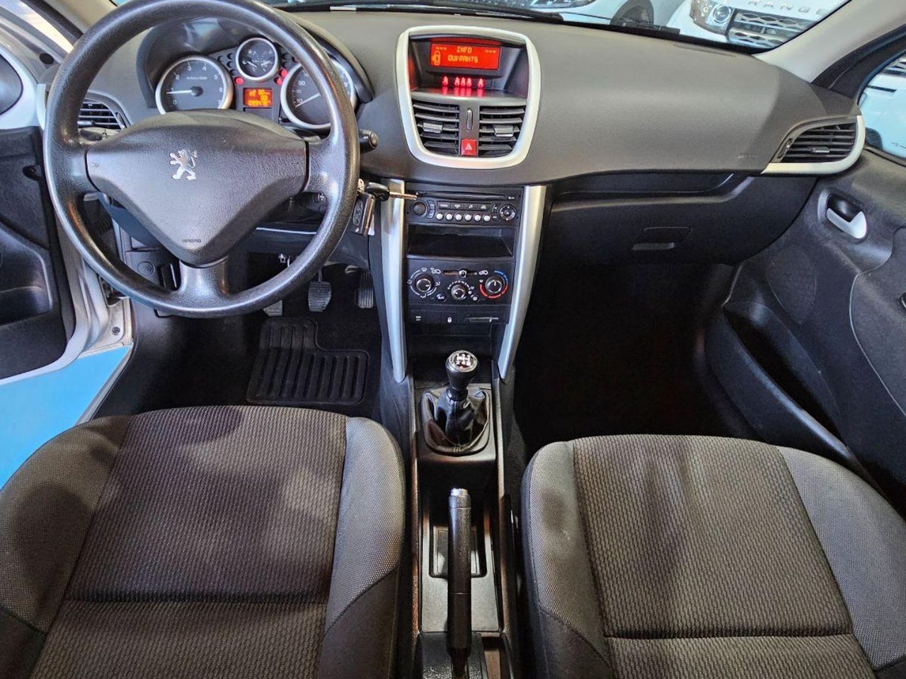 Peugeot 207 - 11