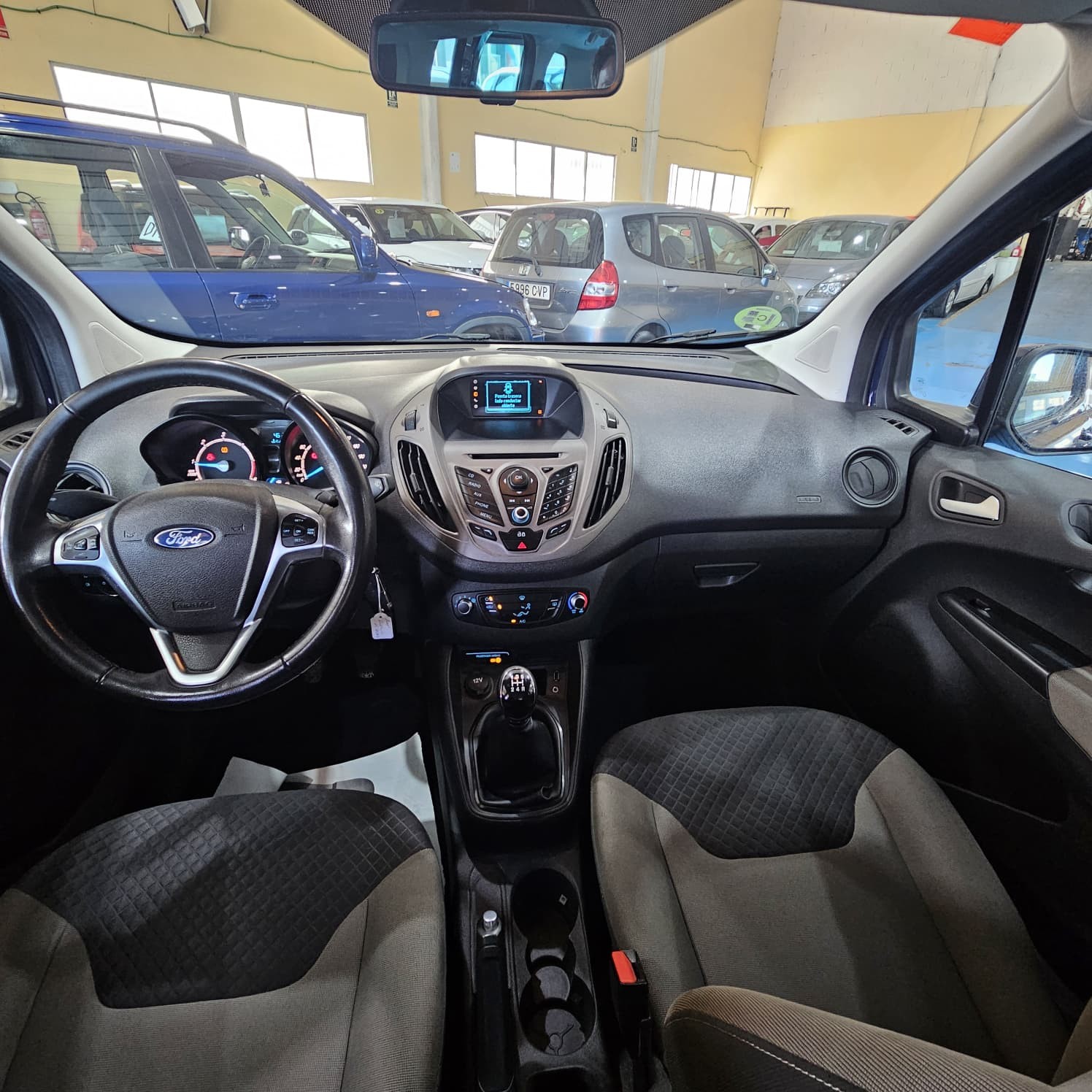 Ford Tourneo Courier - 22